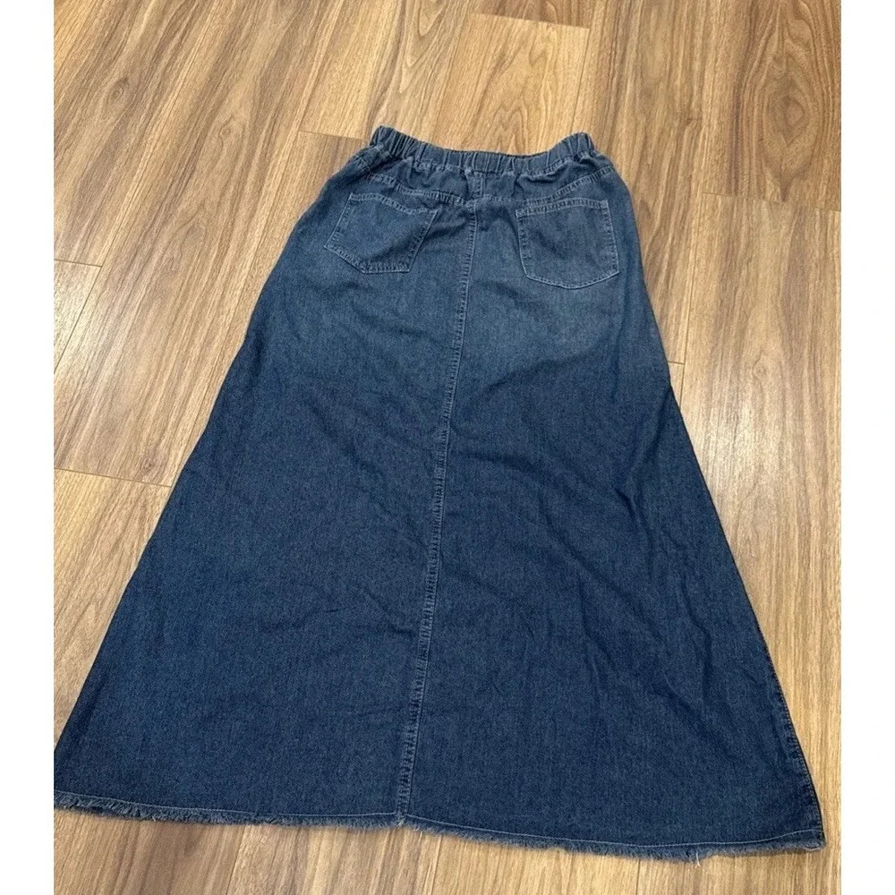 Vintage Y2K ebossy Jeans, maxi denim skirt size small